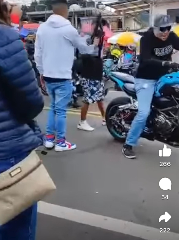 Un delincuente con un arma larga disparó al aire para intimidar a un grupo de motociclistas que hacían acrobacias en la carretera federal México-Cuernavaca