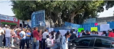PROTESTAN POR PRESUNTO ACOSO CONTRA NIÑOS EN PRIMARIA DE LOMAS DE LA SELVA
