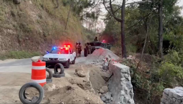 Persecución entre policías y asaltantes en subida a Chalma