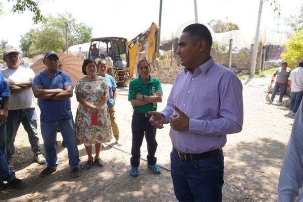 ENCABEZA SANTOS TAVAREZ ARRANQUE DE TRABAJOS PARA REHABILITAR LA LÍNEA DE AGUA POTABLE EN LA CALLE DOMINGO VALTIERRA