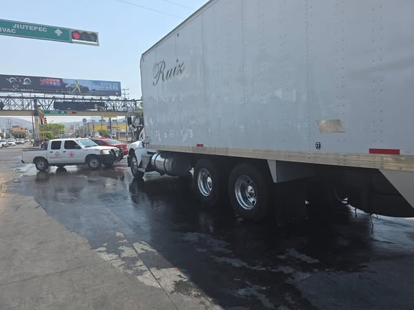 Evitan accidente bomberos de Civac