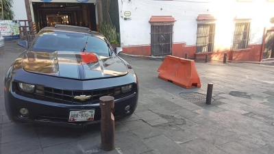 Misterioso hallazgo de vehículo deportivo abandonado en el Centro de Cuernavaca