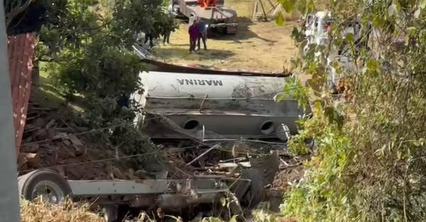 Vuelca pipa de la Marina en Huitzilac