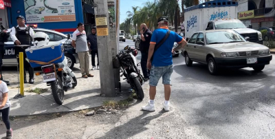 Dos heridos tras choque entre motocicletas y ruta en Cuernavaca